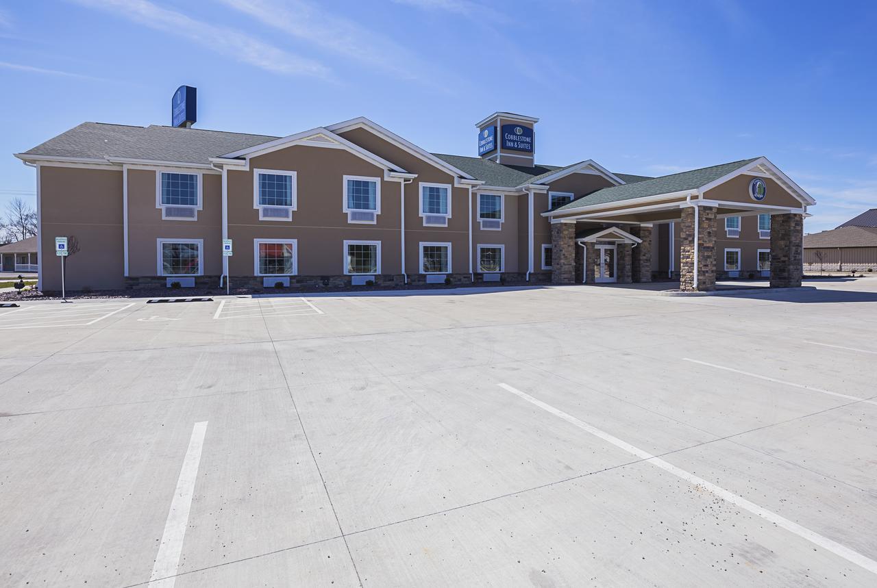 Cobblestone Inn & Suites - Altamont Exterior photo